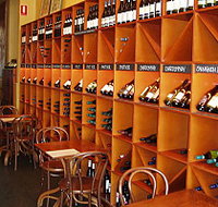 Lina's Bistro A Vin - Hotel Accommodation