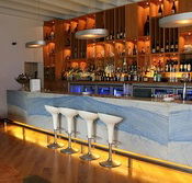 Pontoon Bar - Hotel Accommodation