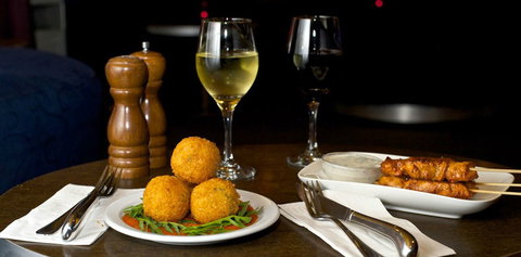 The Social Bar & Restaurant - Hotel Accommodation 1