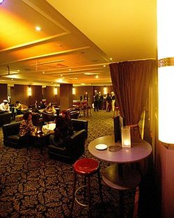 Statement Lounge Bar - Hotel Accommodation 1