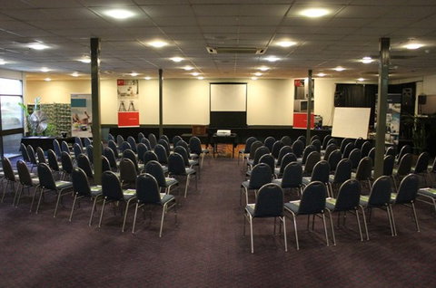 Tracy Village Social And Sports Club - Hotel Accommodation 1