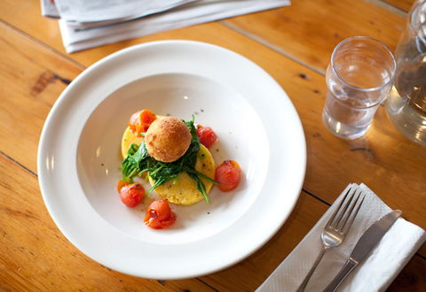 A Bite To Eat, A Drink As Well - Hotel Accommodation 2
