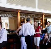 Cairns International Lobby Bar - Hotel Accommodation