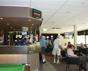 Queanbeyan Golf Club - Hotel Accommodation 1