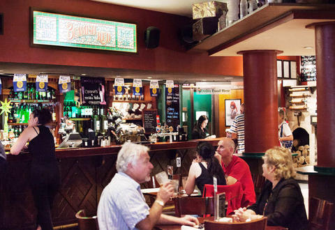 O'Malley's Irish Pub - Hotel Accommodation 2