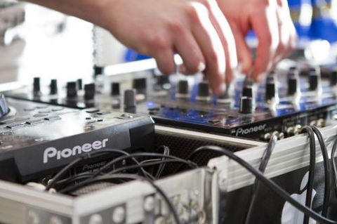 BarUp Unique Bar And DJ Hire - Hotel Accommodation 0