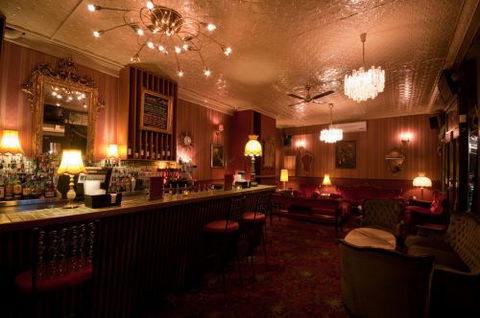 Back Bar Cocktail Lounge & Function Venue - Hotel Accommodation 4