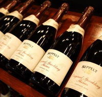 Empire Bay Cellars - Hotel Accommodation