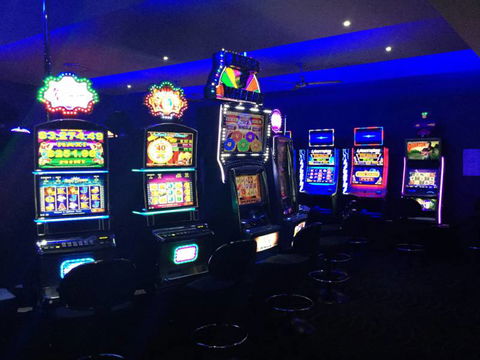 Sails Sports Bar - Hotel Accommodation 2