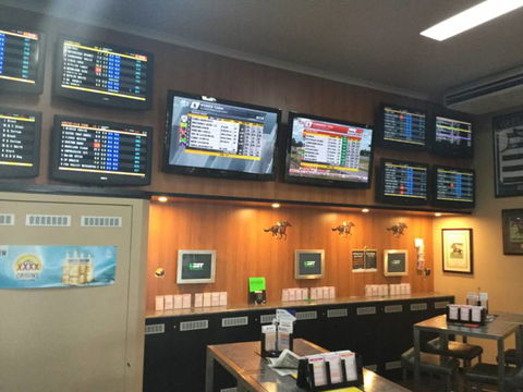 Sails Sports Bar - Hotel Accommodation 4