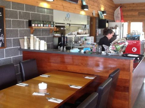 Fat Fish Beachfront Bistro - Hotel Accommodation 2
