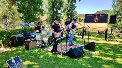 Angas Plains Wines Live In The Vines, With The Band -Wisky Jak - Hotel Accommodation 0