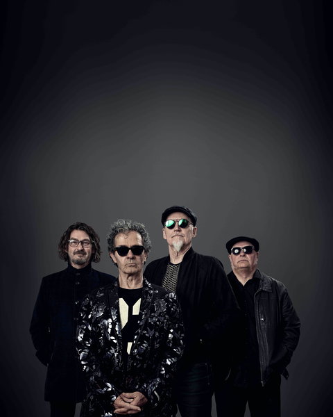 Choirboys: The Hits And Six-pack Of Bruce Springsteen Bulli - Hotel Accommodation 0