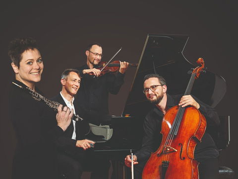 Eggner Trio & Diana Doherty - Hotel Accommodation 0