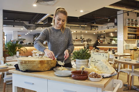 Flaming Cheese Wheel And Wine Experience: Brisbane - Hotel Accommodation 0