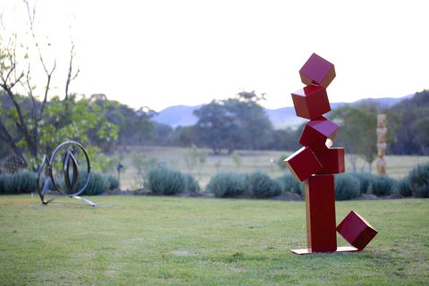 Sculptures In The Garden - Hotel Accommodation 1