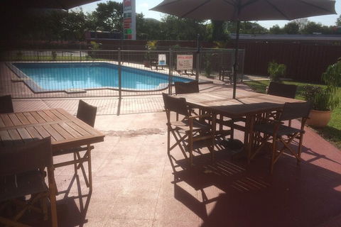 Ambassador Motel - Hotel Accommodation 1