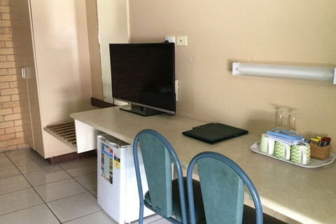 Ambassador Motel - Hotel Accommodation 7