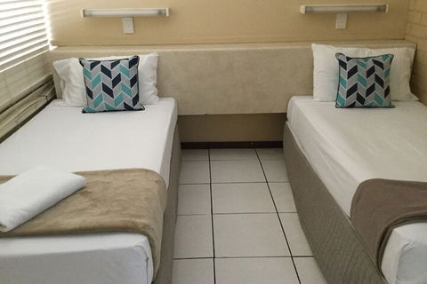 Ambassador Motel - Hotel Accommodation 4