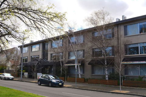 Birches Serviced Apartments - Hotel Accommodation 1