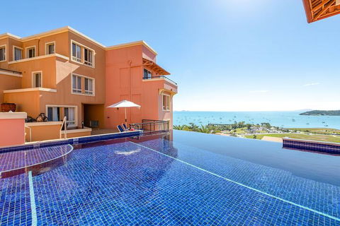 Martinique Whitsunday - Hotel Accommodation 5