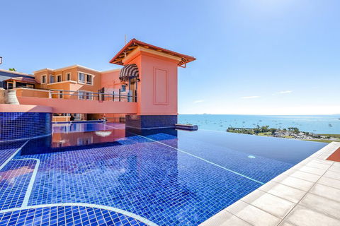 Martinique Whitsunday - Hotel Accommodation 3