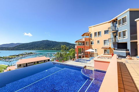 Martinique Whitsunday - Hotel Accommodation 4