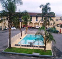 Econo Lodge Hacienda International - Hotel Accommodation