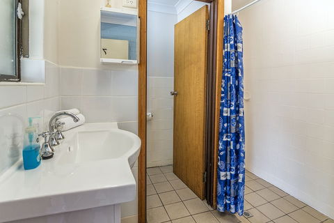 Emu Beach Chalets - Hotel Accommodation 4