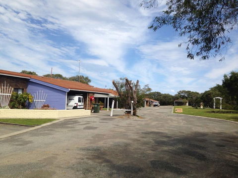 Emu Beach Chalets - Hotel Accommodation 0