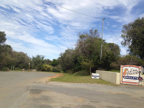 Emu Beach Chalets - Hotel Accommodation 2