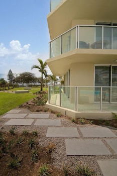 Hi Surf Beachfront Resort Apartments - Hotel Accommodation 0