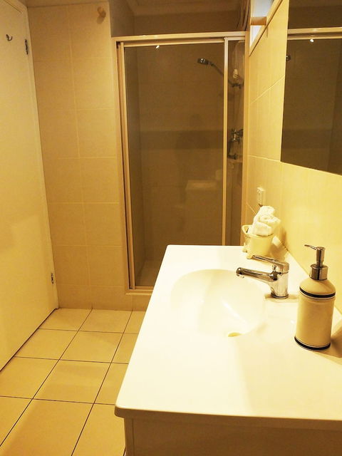 Edinburgh Motor Inn - Hotel Accommodation 4