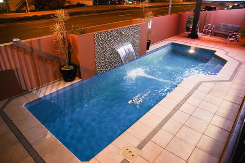Rocky Resort Motor Inn - Hotel Accommodation 5