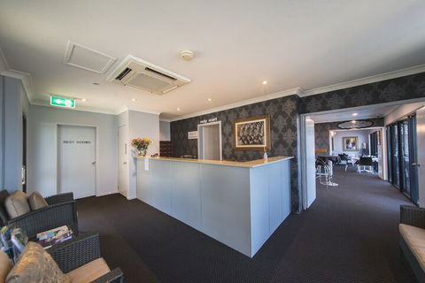 Rocky Resort Motor Inn - Hotel Accommodation 7