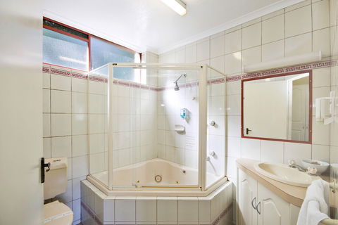 Lorne Coachman Inn - Hotel Accommodation 4