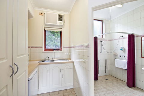 Lorne Coachman Inn - Hotel Accommodation 3