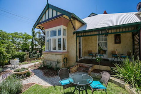 Danum House B & B - Hotel Accommodation 0
