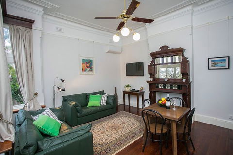 Danum House B & B - Hotel Accommodation 5