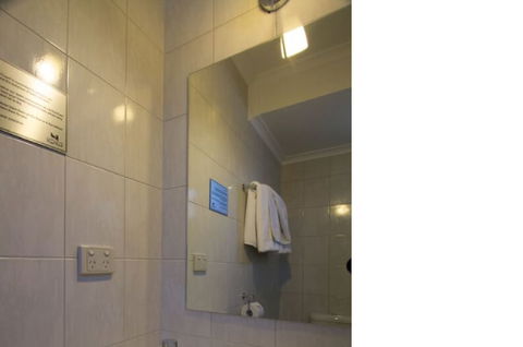 Adelaide Royal Coach - Hotel Accommodation 4