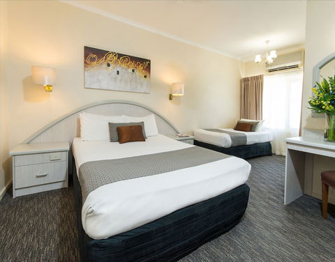 Adelaide Royal Coach - Hotel Accommodation 3