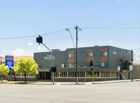 Adelaide Royal Coach - Hotel Accommodation 0