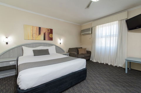 Adelaide Royal Coach - Hotel Accommodation 5