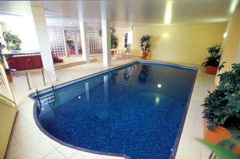 Adelaide Royal Coach - Hotel Accommodation 1