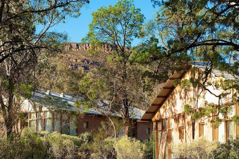 Wilpena Pound Resort - Hotel Accommodation 1