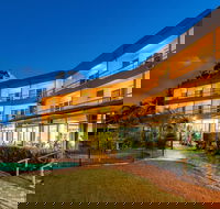 Camelot Motel - Hotel Accommodation