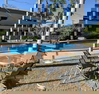 Pine Tree Motel - Hotel Accommodation