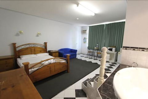Lazy River Motor Inn - Hotel Accommodation 2