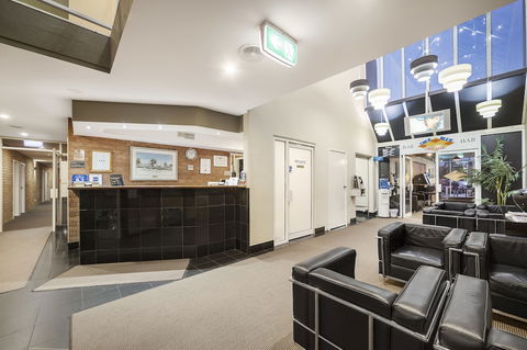 Ciloms Airport Lodge - Hotel Accommodation 3