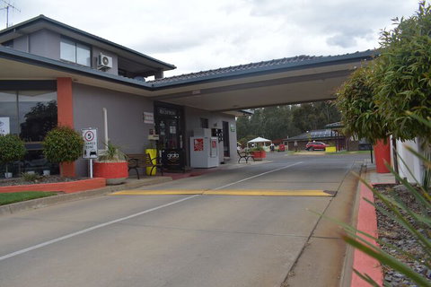 Meninya Palms Moama - Hotel Accommodation 1